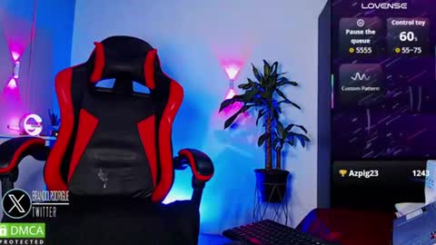 Snapshot of diilanhot chatting on 06-20-26, 12:36 Dylan online show from 06-20-26, 12:36