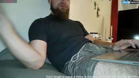 Snapshot of dikdowndaddy chatting on 06-15-26, 11:01 Daddy online show from 06-15-26, 11:01