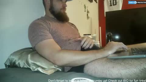 Snapshot of dikdowndaddy chatting on 07-08-26, 08:35 Daddy online show from 07-08-26, 08:35