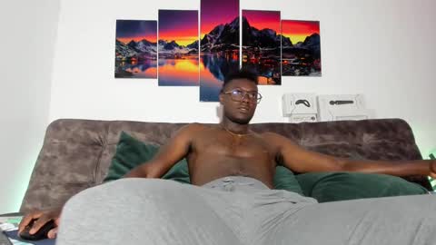Snapshot of dilaan_carter chatting on 10-21-25, 02:07 joshua online show from 10-21-25, 02:07