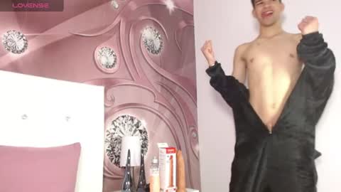 dilan_femboy_ online show from 07-06-26, 02:25