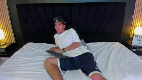 DILAN online show from 05-26-26, 01:07
