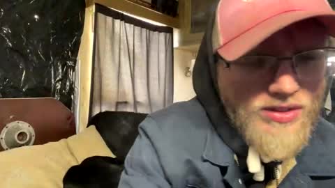 Snapshot of dilf_96 chatting on 01-12-26, 03:50 Daddy online show from 01-12-26, 03:50