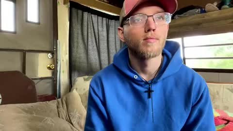 Snapshot of dilf_96 chatting on 05-21-26, 08:16 Daddy online show from 05-21-26, 08:16