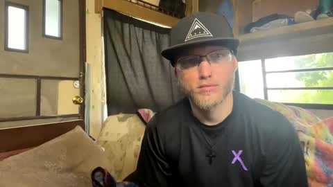Snapshot of dilf_96 chatting on 06-09-26, 04:29 Daddy online show from 06-09-26, 04:29
