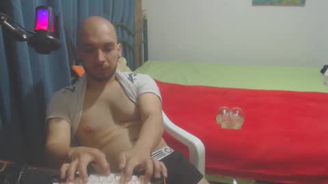 Snapshot of dinchtcams chatting on 12-12-24, 06:47 Dincht online show from 12-12-24, 06:47