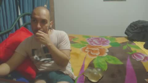 Snapshot of dinchtcams chatting on 11-05-25, 10:32 Dincht online show from 11-05-25, 10:32