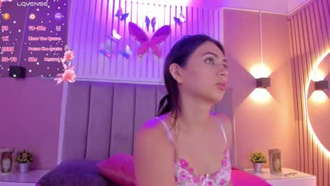 Snapshot of diosa_cristal chatting on 03-05-25, 03:18 Cristal online show from 03-05-25, 03:18