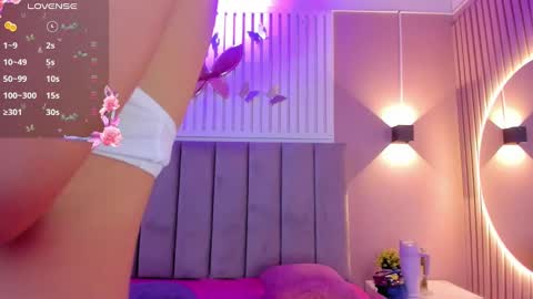 Snapshot of diosa_cristal chatting on 03-08-25, 03:50 Cristal online show from 03-08-25, 03:50