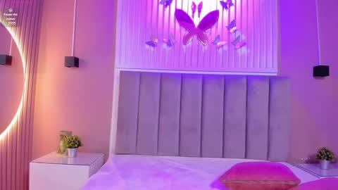 Snapshot of diosa_cristal chatting on 09-30-25, 03:33 Cristal online show from 09-30-25, 03:33