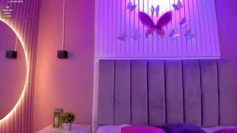 Snapshot of diosa_cristal chatting on 10-15-25, 04:01 Cristal online show from 10-15-25, 04:01
