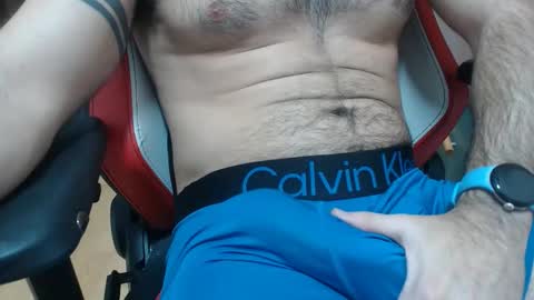 Snapshot of dirfocus chatting on 11-04-25, 04:33 Z online show from 11-04-25, 04:33