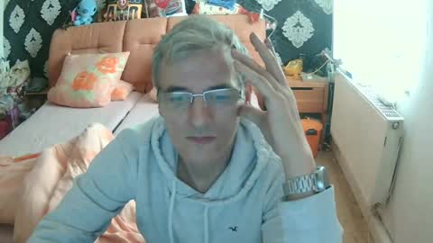 Snapshot of dirk6873 chatting on 01-04-25, 09:32 Adam Carla online show from 01-04-25, 09:32