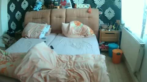 Snapshot of dirk6873 chatting on 02-08-25, 12:06 Adam Carla online show from 02-08-25, 12:06