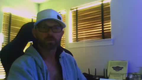 Snapshot of dirtrider15 chatting on 03-04-25, 09:32 dirtrider15 online show from 03-04-25, 09:32