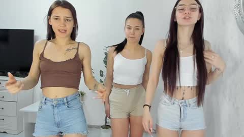 Gyna    Josie    online show from 03-05-25, 03:29