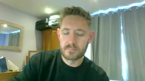 Snapshot of dirtylondon729 chatting on 10-06-25, 09:40 Exhibitionist Ben online show from 10-06-25, 09:40