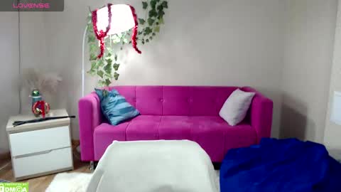 Snapshot of dirtymilf_700 chatting on 01-06-26, 11:18 Katie online show from 01-06-26, 11:18