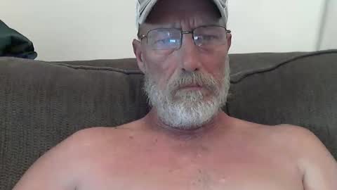 Snapshot of dirtynastyoldman chatting on 09-23-25, 04:43 dirtynastyoldman online show from 09-23-25, 04:43