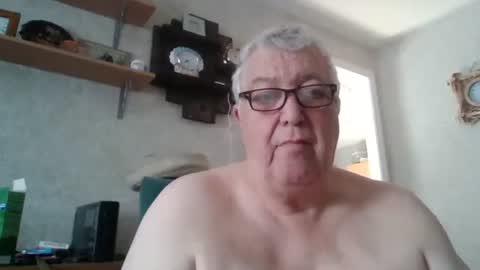 Snapshot of dirtyoldscot1960 chatting on 06-20-26, 12:19 Fergus online show from 06-20-26, 12:19