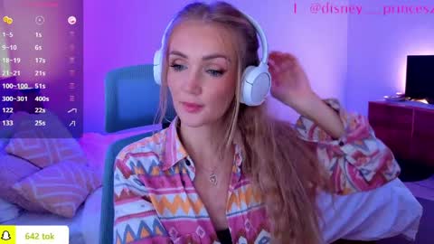 Snapshot of disney__princess chatting on 03-08-26, 08:18 JASMINE online show from 03-08-26, 08:18