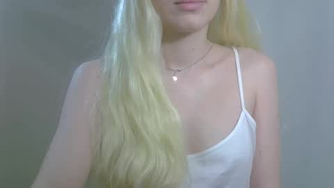 Snapshot of ditamilton chatting on 11-26-25, 07:04 DitaMilton online show from 11-26-25, 07:04