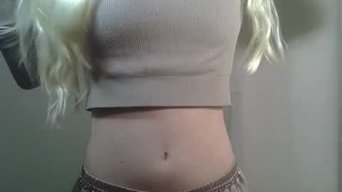 Snapshot of ditamilton chatting on 11-27-25, 08:00 DitaMilton online show from 11-27-25, 08:00