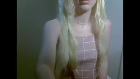 Snapshot of ditamilton chatting on 12-05-25, 02:14 DitaMilton online show from 12-05-25, 02:14