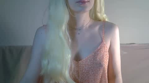 Snapshot of ditamilton chatting on 12-14-25, 06:56 DitaMilton online show from 12-14-25, 06:56