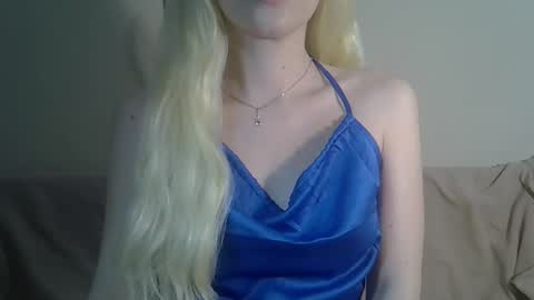 Snapshot of ditamilton chatting on 12-15-25, 08:24 DitaMilton online show from 12-15-25, 08:24