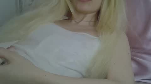DitaMilton online show from 05-11-26, 01:06