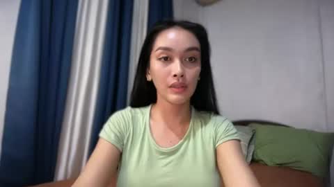 Snapshot of divina_graciaxx chatting on 06-24-26, 09:52 DIVINA online show from 06-24-26, 09:52