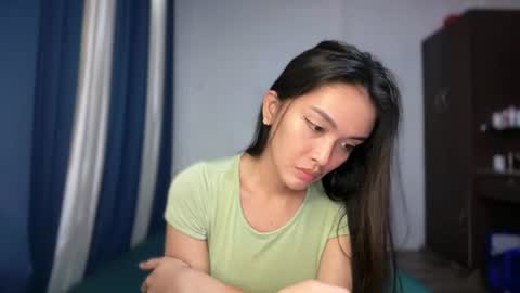 Snapshot of divina_graciaxx chatting on 07-17-26, 02:29 DIVINA online show from 07-17-26, 02:29
