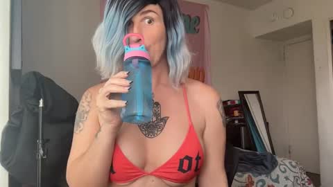 Snapshot of divinathedivine chatting on 10-03-25, 05:21 divinathedivine online show from 10-03-25, 05:21