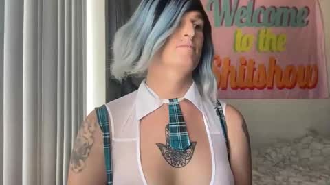 Snapshot of divinathedivine chatting on 10-24-25, 07:32 divinathedivine online show from 10-24-25, 07:32