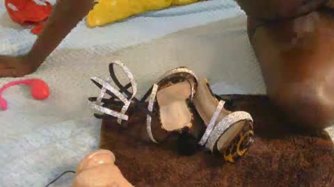 Snapshot of divineassgoddess chatting on 07-09-26, 12:04 divineassgoddess online show from 07-09-26, 12:04
