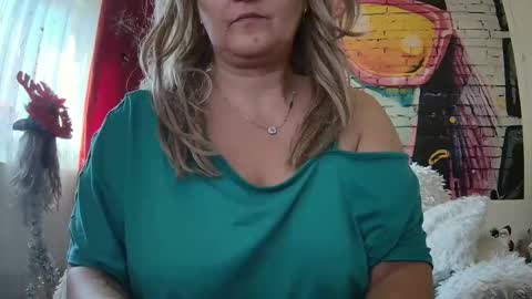 Snapshot of divineblond chatting on 12-12-24, 09:08 Alexxa online show from 12-12-24, 09:08