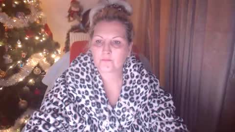 Snapshot of divineblond chatting on 12-04-25, 12:53 Alexxa online show from 12-04-25, 12:53