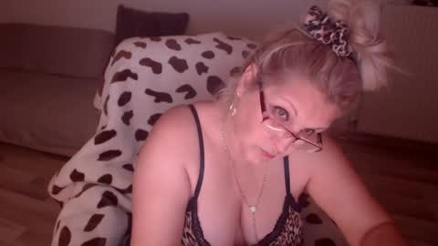 Snapshot of divineblond chatting on 01-13-26, 10:15 Alexxa online show from 01-13-26, 10:15
