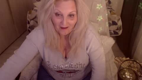 Snapshot of divineblond chatting on 03-08-26, 11:19 Alexxa online show from 03-08-26, 11:19