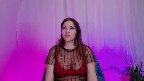 Snapshot of divinelynn chatting on 01-01-25, 06:16 DivineLynn online show from 01-01-25, 06:16