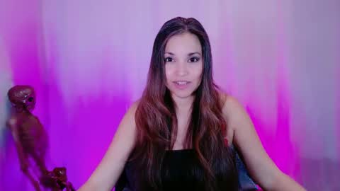 Snapshot of divinelynn chatting on 02-03-25, 07:00 DivineLynn online show from 02-03-25, 07:00