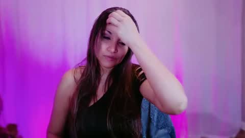 Snapshot of divinelynn chatting on 02-05-25, 02:05 DivineLynn online show from 02-05-25, 02:05