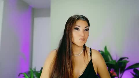 Snapshot of divinelynn chatting on 12-14-25, 03:28 DivineLynn online show from 12-14-25, 03:28