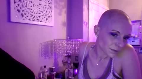 Snapshot of dixieglam chatting on 11-26-25, 09:54 dixieglam online show from 11-26-25, 09:54