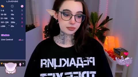 dixipixi_ online show from 02-15-25, 05:51