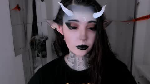 dixipixi_ online show from 10-26-25, 05:57