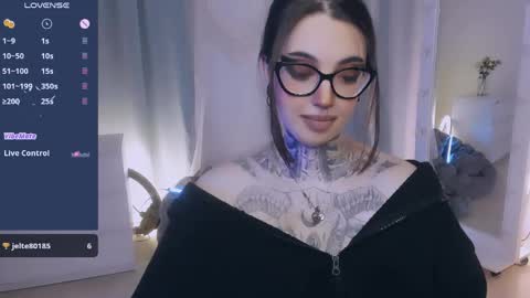 dixipixi_ online show from 04-09-26, 06:30