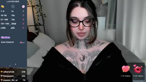 dixipixi_ online show from 04-23-26, 12:40