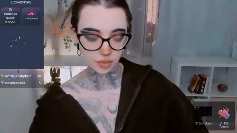 Snapshot of dixipixi_ chatting on 07-18-26, 05:44 dixipixi_ online show from 07-18-26, 05:44